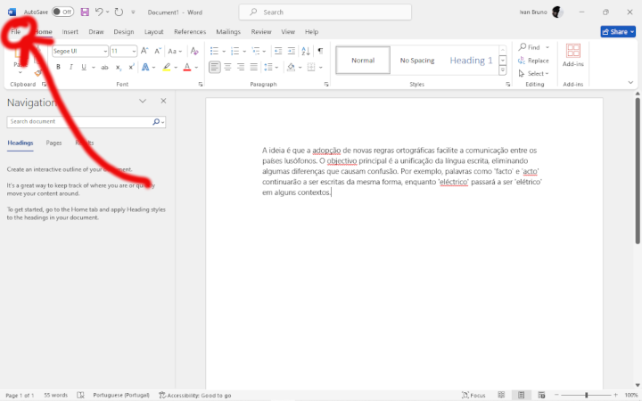 No Microsoft Word, aceder ao File.